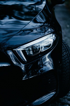 Front headlight of a Mercedes-Benz