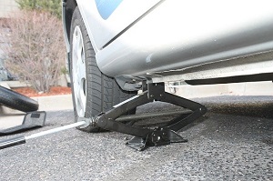 lifting car with car jack